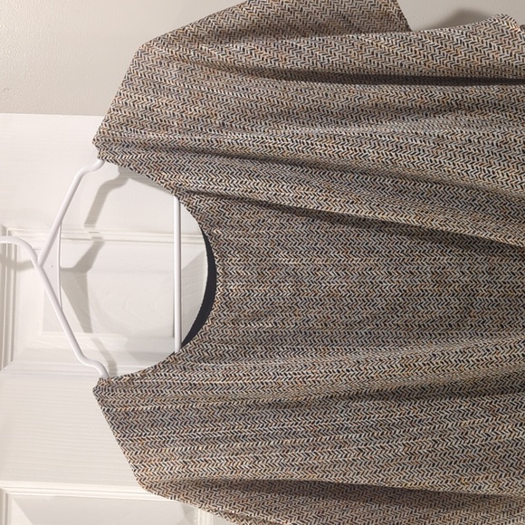 Black and Tan Patterned Blouse - Picture 2 of 6